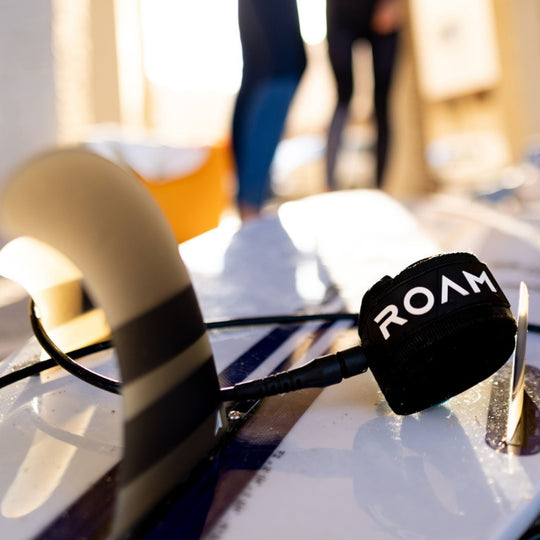 ROAM Surfboard ECO Leash Recycelt Knie